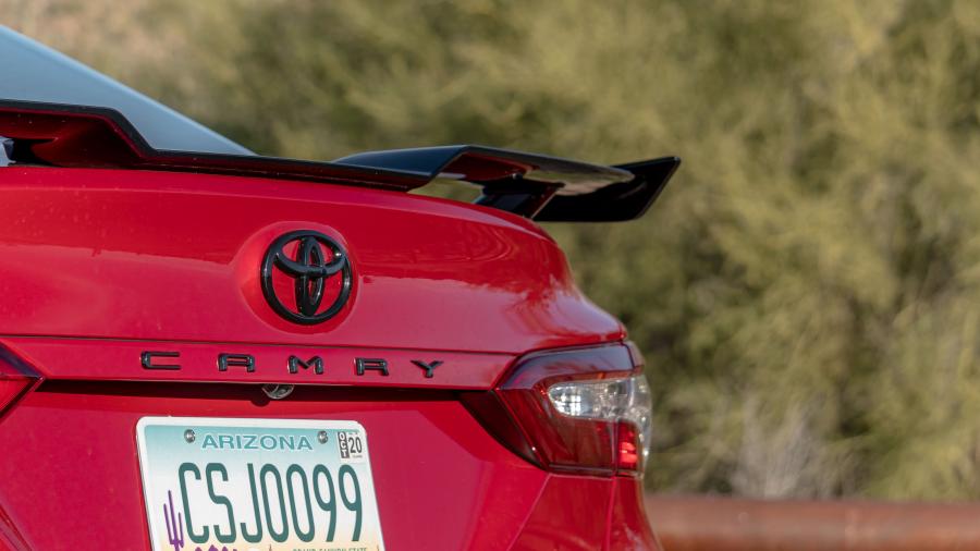Логотип Toyota Camry TRD 2019 года  (NA) (фото 19 из 25)